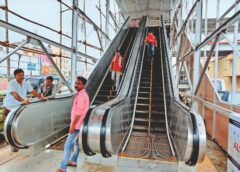 पूर्वोत्तर रेलवे प्रशासन द्वारा  71 अतिरिक्त एस्केलेटर तथा 57 अतिरिक्त लिफ्ट लगाये जाने का कार्य प्रगति पर है