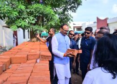 उपमुख्यमंत्री जी ने स्वरूपरानी चिकित्सालय पहुंचकर उपलब्ध स्वास्थ्य सुविधाओं एवं अन्य व्यवस्थाओं का लिया जायजा
