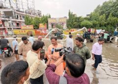 सोहबतियाबाग में जलभराव क्षेत्र का महापौर गणेश केसरवानी ने किया निरीक्षण, अधिकारियों को दिए आवश्यक निर्देश